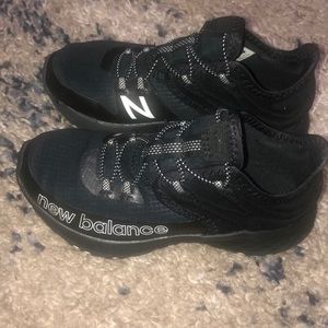 Barely worn new balanced sneakers :)